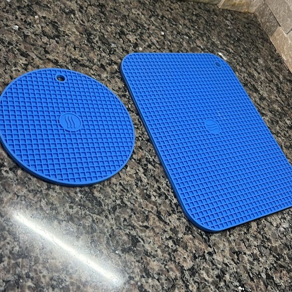 Thermos hi temp silicone trivet set - Picture 4 of 6